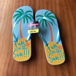 NWT women’s Flip Flops